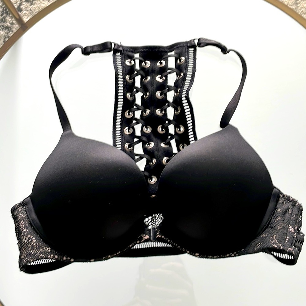 Victoria’s Secret bombshell plunge bra